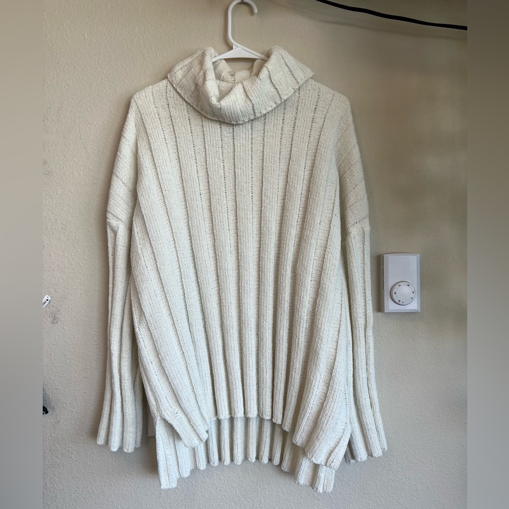 Womens Daytrip sweater. Fits loosely. VERY soft